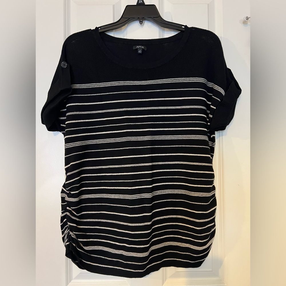 Pre-loved Apt 9 boatneck side ruched sweater. Size 1X.